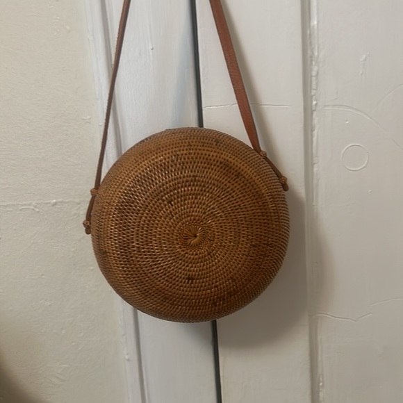 Handmade in Thailand, round wooden bag with floral inside print and long strap - Picture 2 of 6